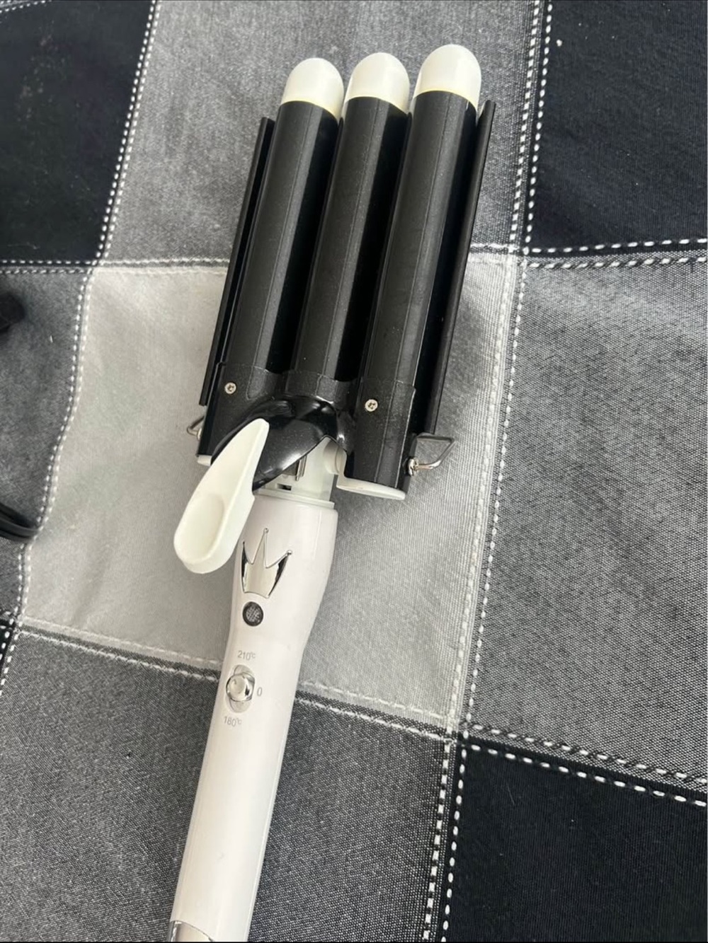 Triple Barrel Hair Waver in White and Black